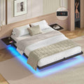 Lit double AOGLLATI 160 x 200 équipé de 2 tablettes de chevet d'un sommier métallique de plusieurs prises électriques et d'un éclairage LED