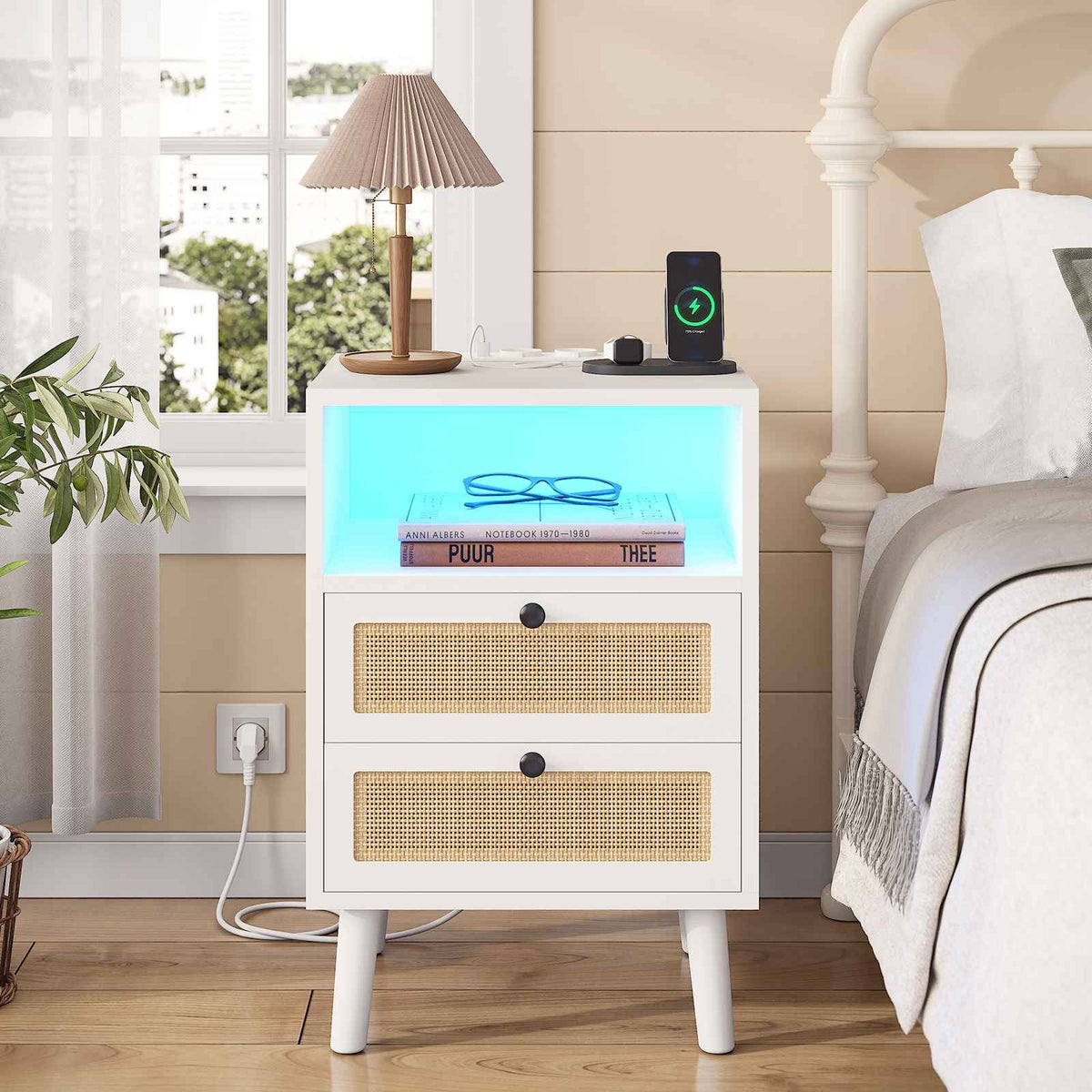 Table de Chevet en Rotin avec Avec Lumières LED et Multiprise 2 Prises CA 2 Ports USB Tables d'appoint avec 2 Tiroirs et Compartiment