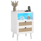 Table de Chevet en Rotin avec Avec Lumières LED et Multiprise 2 Prises CA 2 Ports USB Tables d'appoint avec 2 Tiroirs et Compartiment